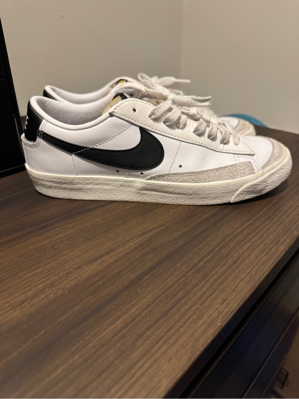Women's Nike Blazer Low, white/black, size 10 - Picture 4 of 8